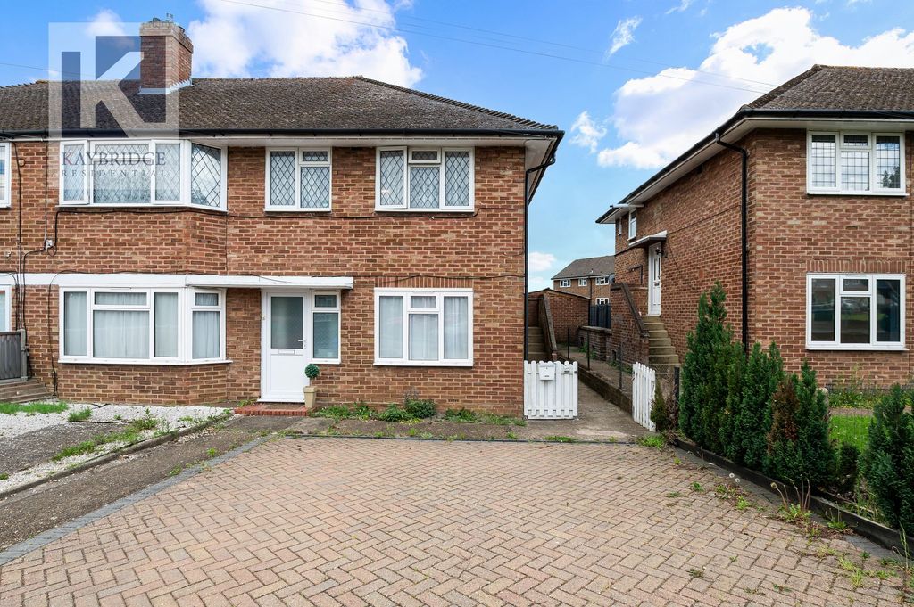 2 bed maisonette for saleReynolds Avenue, Chessington KT9