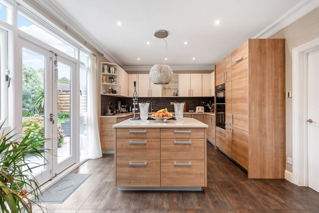 Additional image 8 of 5 bed villa for saleLaurino Place, Bushey WD23