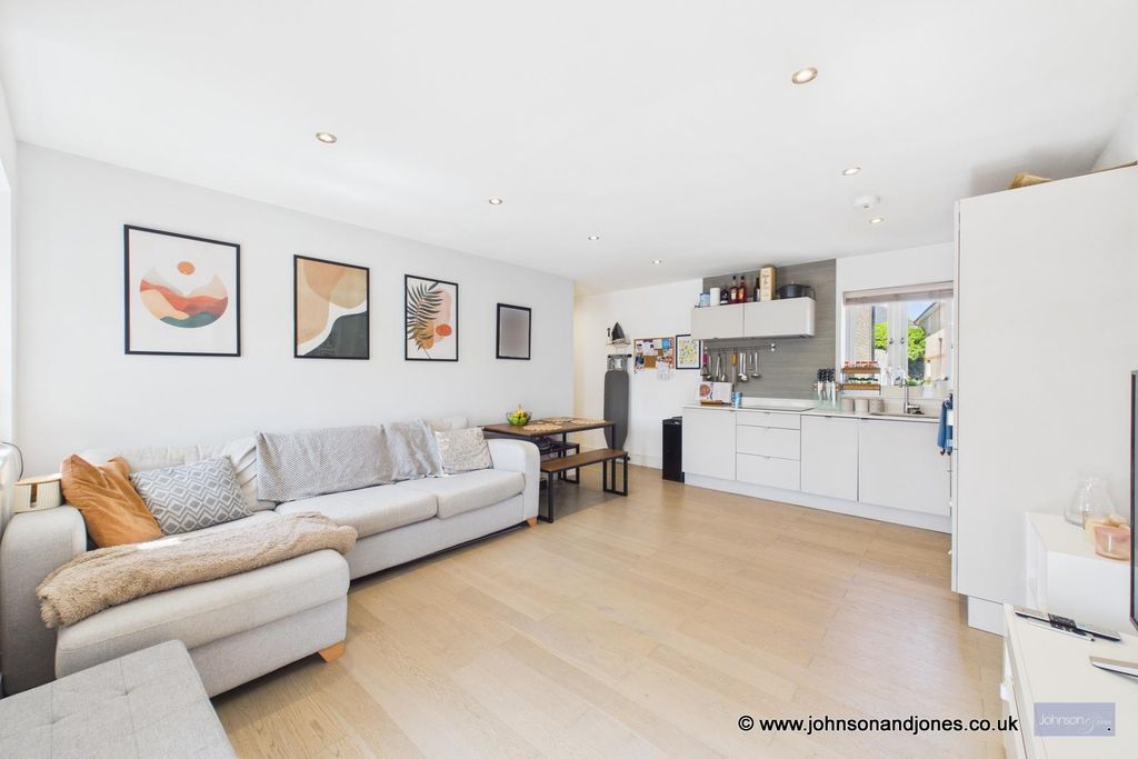Additional image 5 of 2 bed flat for saleCoronation House, Chertsey KT16