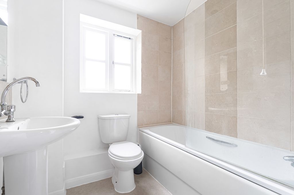 Additional image 7 of 1 bed flat for saleGloucester Street, Cirencester, Gloucestershire GL7