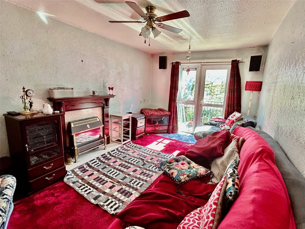 2 bed flat for saleCarr Barn Brow, Bamber Bridge, Preston, Lancashire PR5 photo 2