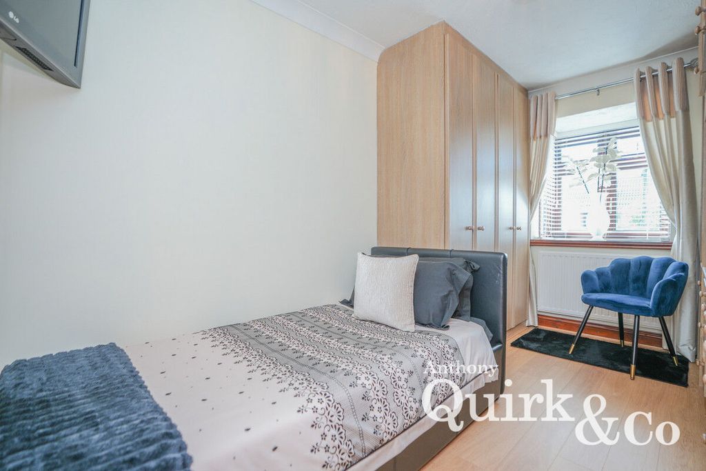 Additional image 19 of 4 bed detached house for saleLarup Avenue, Canvey Island SS8