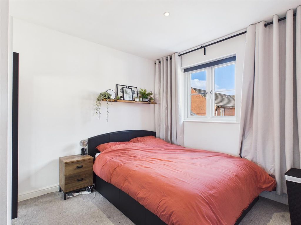 Additional image 8 of 2 bed flat for saleMiddlefield Road, Chippenham SN14