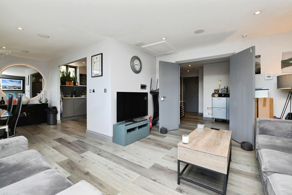 Additional image 12 of 2 bed flat for saleVictoria Court, New Street, Chelmsford, Essex CM1