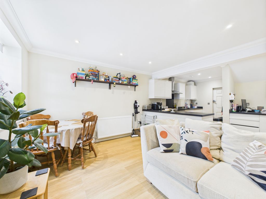 Additional image 6 of 1 bed flat for saleWellington House, Lower Icknield Way, Longwick, Princes Risborough, Buckinghamshire HP27