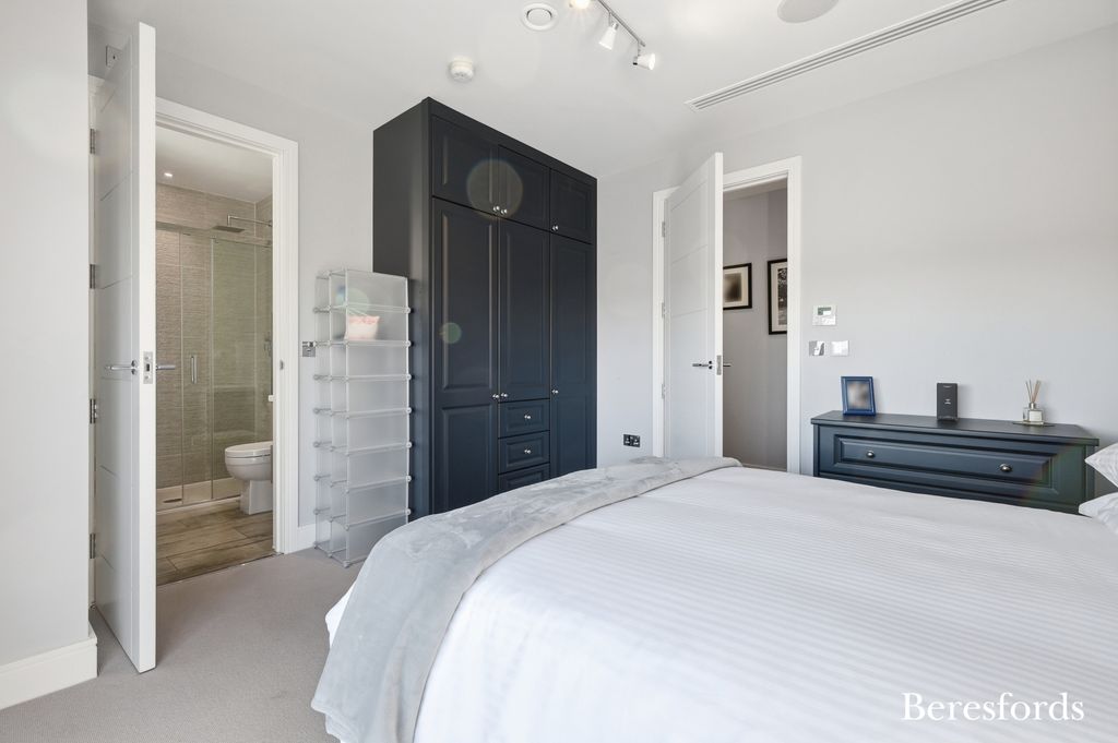 Additional image 16 of 3 bed flat for saleNew London Road, Chelmsford CM2