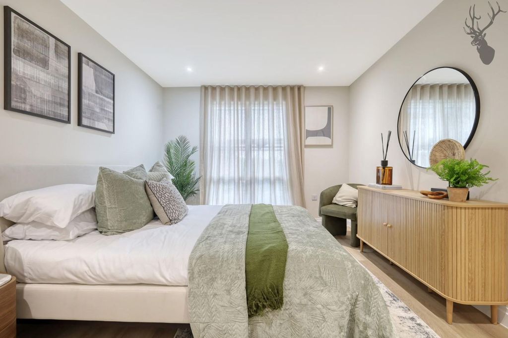 Additional image 14 of 2 bed flat for saleHigh Road, Chigwell IG7
