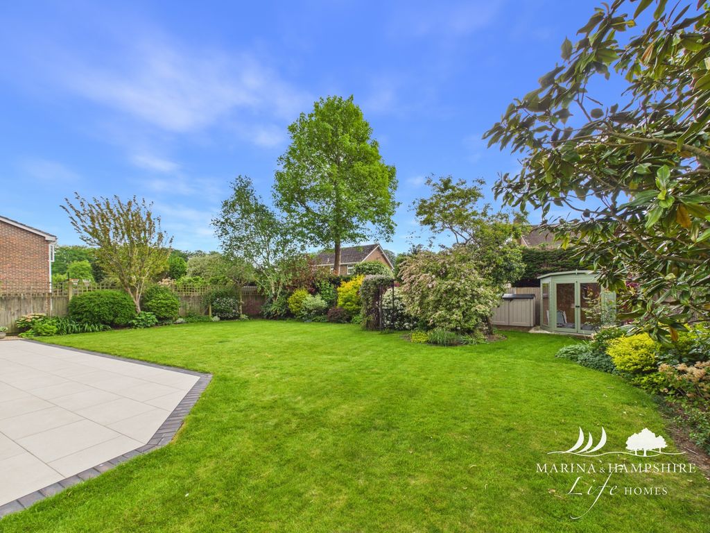 Additional image 5 of 4 bed detached house for saleDunstan Close, Chichester PO19