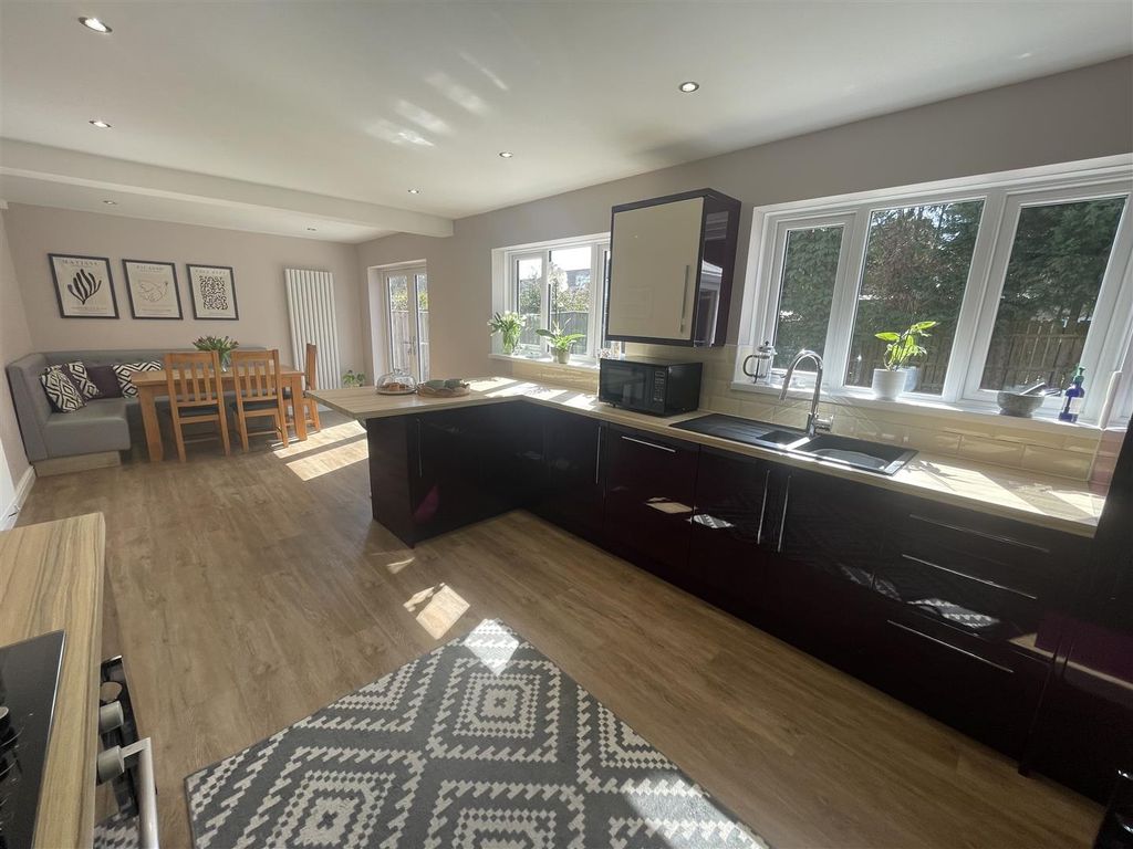 Additional image 9 of 6 bed detached house for saleLindisfarne Close, Chester Le Street DH2