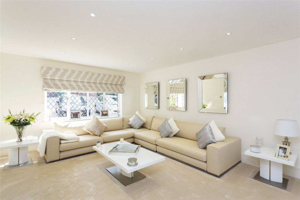 Additional image 7 of 6 bed detached house for saleCaldecote Gardens, Bushey, Hertfordshire WD23