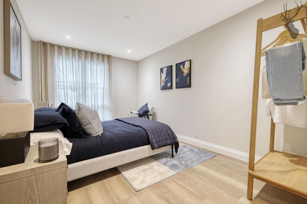 Additional image 20 of 2 bed flat for saleHigh Road, Chigwell IG7