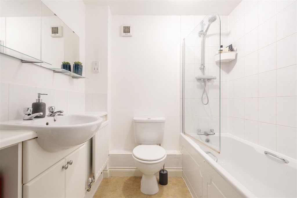 Additional image 11 of 3 bed flat for saleChapel Mews, Chippenham SN15