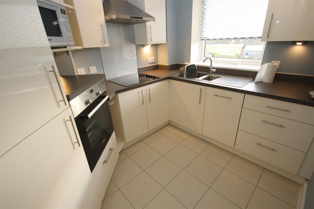 Additional image 3 of 2 bed flat for saleWestmead Lane, Chippenham SN15