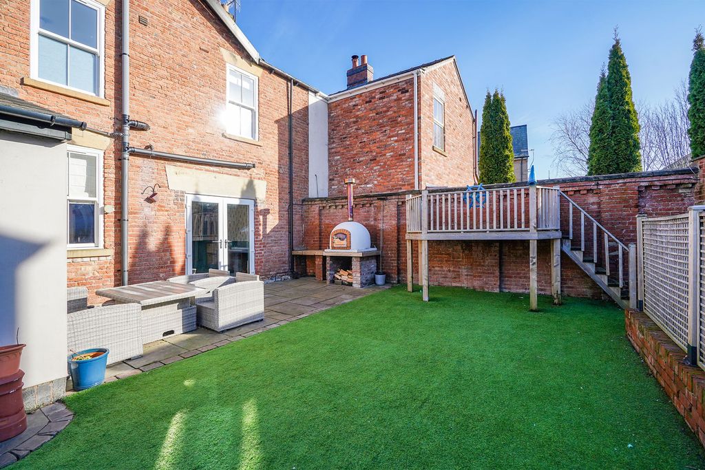 Additional image 37 of 6 bed semi-detached house for saleNewbold Road, Chesterfield S41