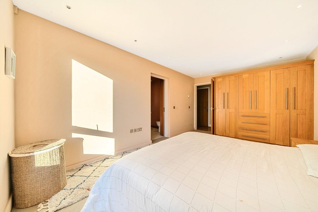 Additional image 9 of 2 bed flat for saleElmstead Lane, Chislehurst BR7