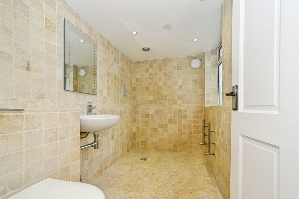Additional image 3 of 2 bed flat for saleLondon Road, Marlborough SN8