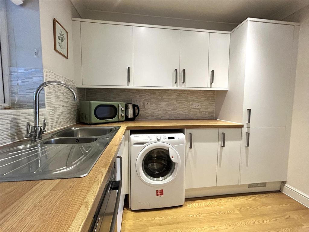 Additional image 4 of 2 bed flat for saleMalmesbury Road, Chippenham SN15