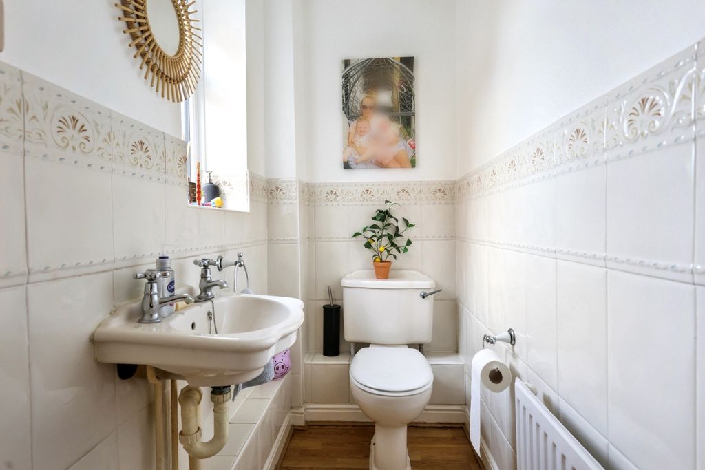 Additional image 9 of 4 bed detached house for sale16 Wychwood Close, Carterton OX18