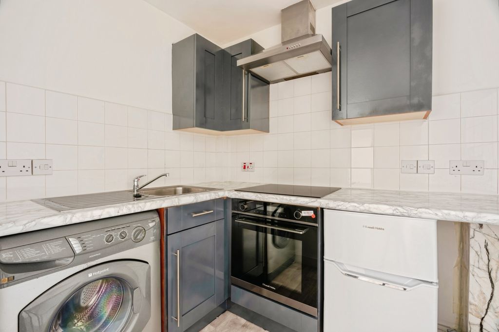 1 bed flat for saleWestgate, Burnley, Lancashire BB11 photo 4