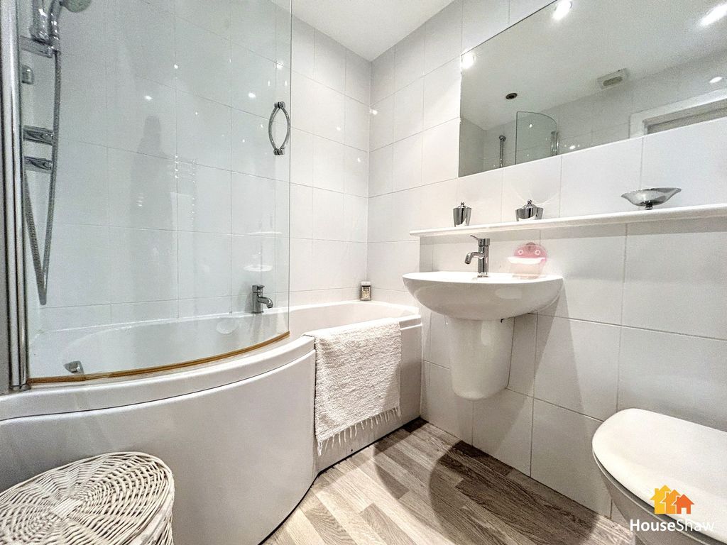 Additional image 4 of 2 bed flat for saleFullers Hill, Chesham HP5