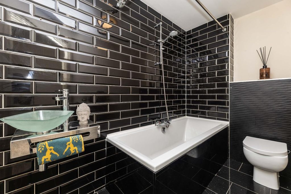 Additional image 11 of 2 bed flat for saleBellflower Close, Castleford WF10