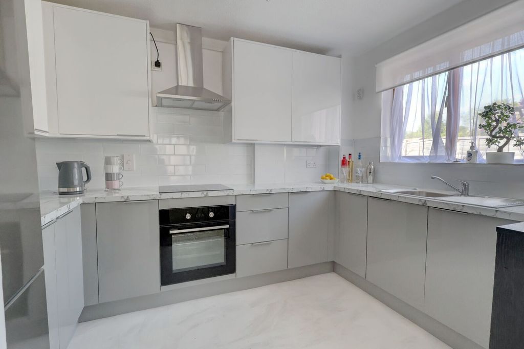 Additional image 4 of 1 bed flat for saleSummerleys Road, Princes Risborough, Buckinghamshire HP27