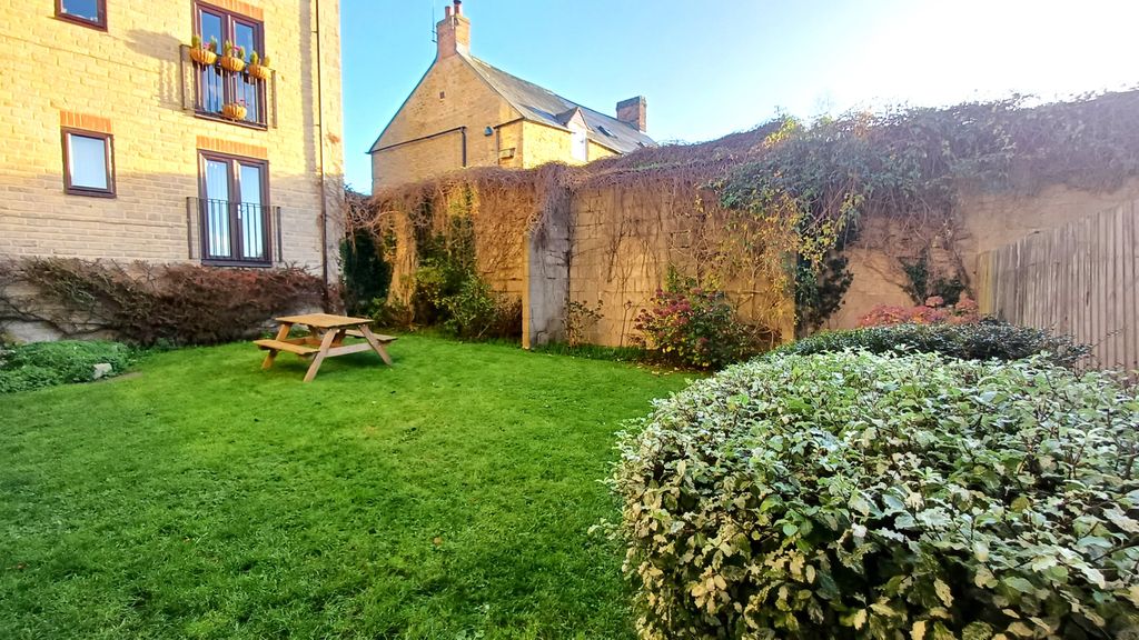 Additional image 4 of 2 bed flat for saleWest Street, Chipping Norton OX7