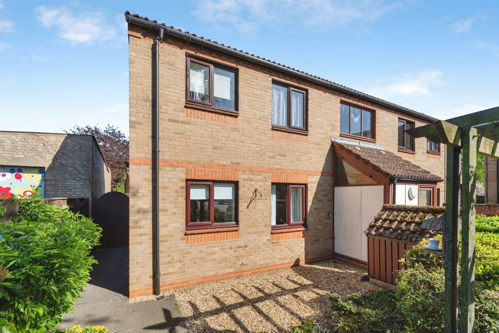2 bed flat for saleRobingoodfellows Lane, March PE15