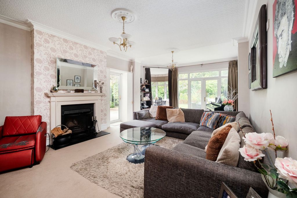 Additional image 4 of 5 bed detached house for saleHeathfield Road, Bushey WD23