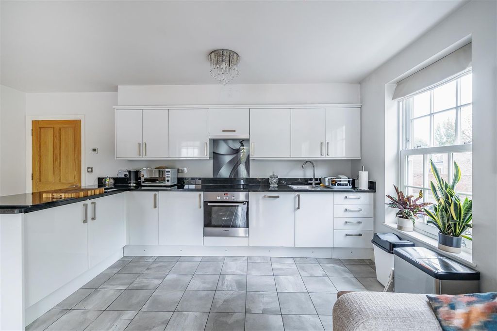 Additional image 4 of 2 bed flat for saleNicole Lodge, 2 Carshalton Park Road, Carshalton SM5