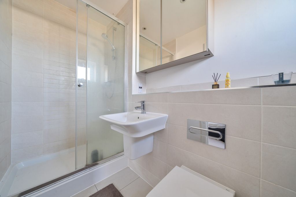 Additional image 10 of 2 bed flat for saleKennett Lane, Chertsey KT16