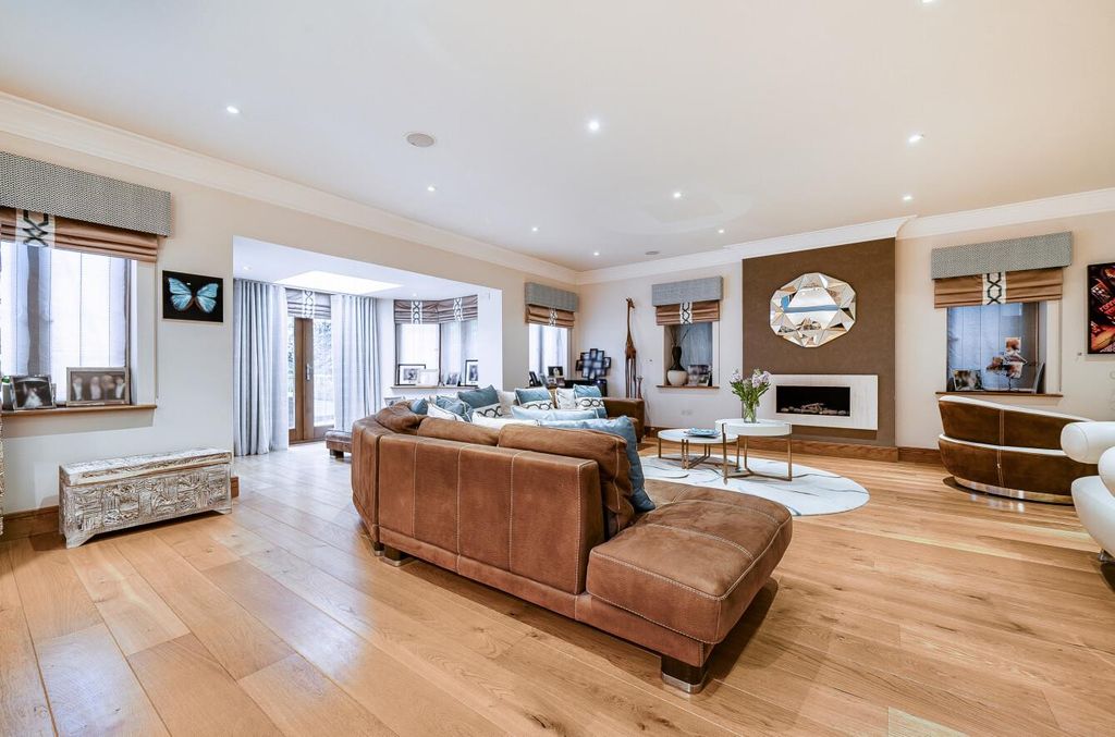 Additional image 7 of 5 bed detached house for saleProwse Avenue, Bushey Heath, Bushey WD23