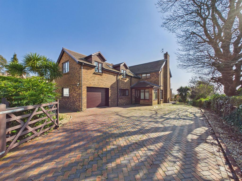 4 bed detached house for saleLlys Y Coed, Pembrey. SA16