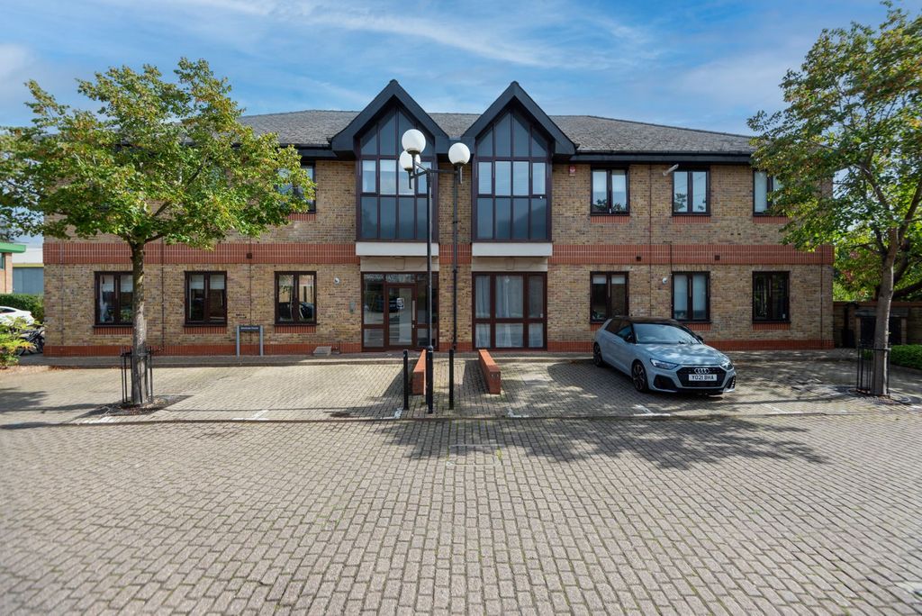 Additional image 15 of 2 bed flat for saleHanworth Lane, Chertsey KT16