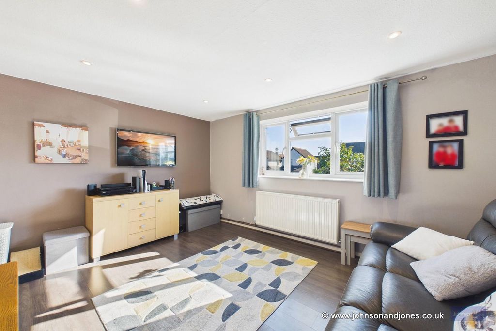 Additional image 8 of 2 bed maisonette for saleHorsell Court, Chertsey KT16