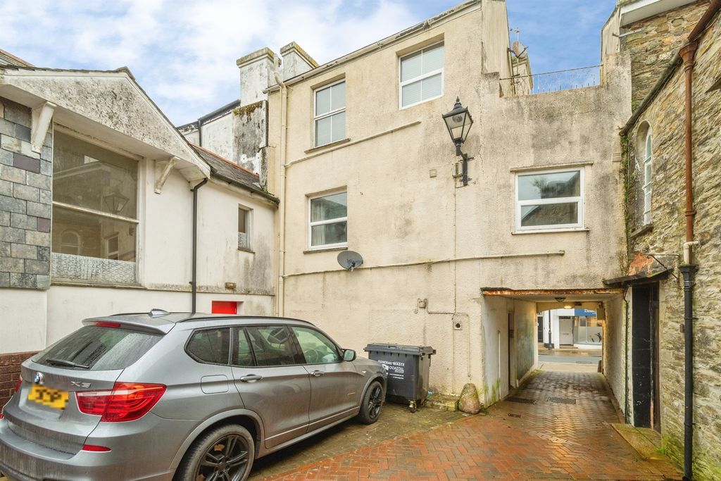 Additional image 5 of 1 bed flat for saleFore Street, Callington PL17