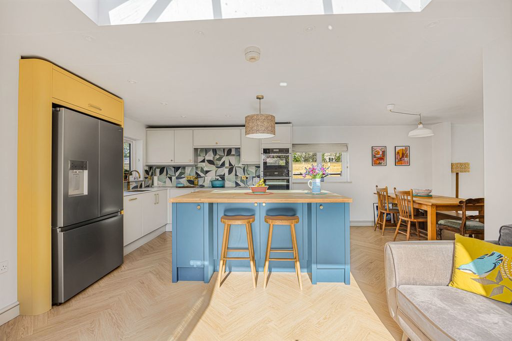 Additional image 4 of 4 bed bungalow for saleBarn Way, Cirencester, Gloucestershire GL7
