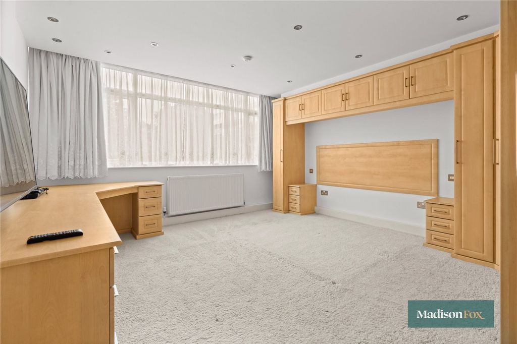 Additional image 9 of 2 bed flat for saleThe Bowls, Chigwell, Essex IG7