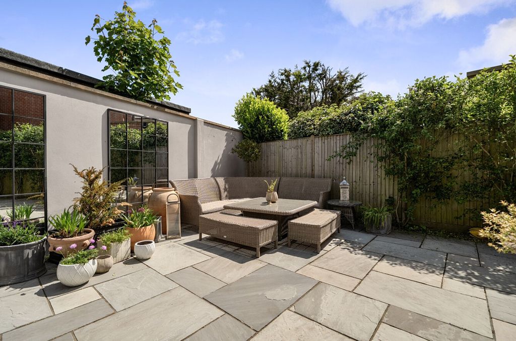 Additional image 8 of 4 bed detached house for saleLyndhurst Place, Chichester PO19