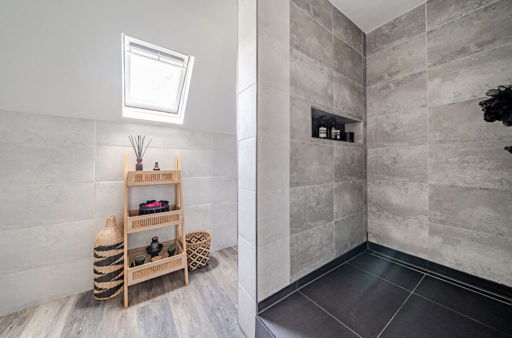 Additional image 26 of 5 bed detached house for saleYoulden Drive, Camberley, Surrey GU15