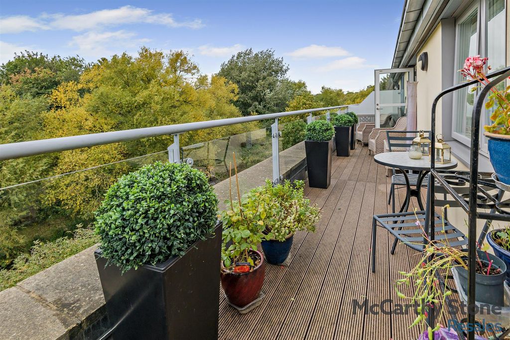 Additional image 10 of 2 bed flat for saleBowles Court, Westmead Lane, Chippenham, Wiltshire SN15