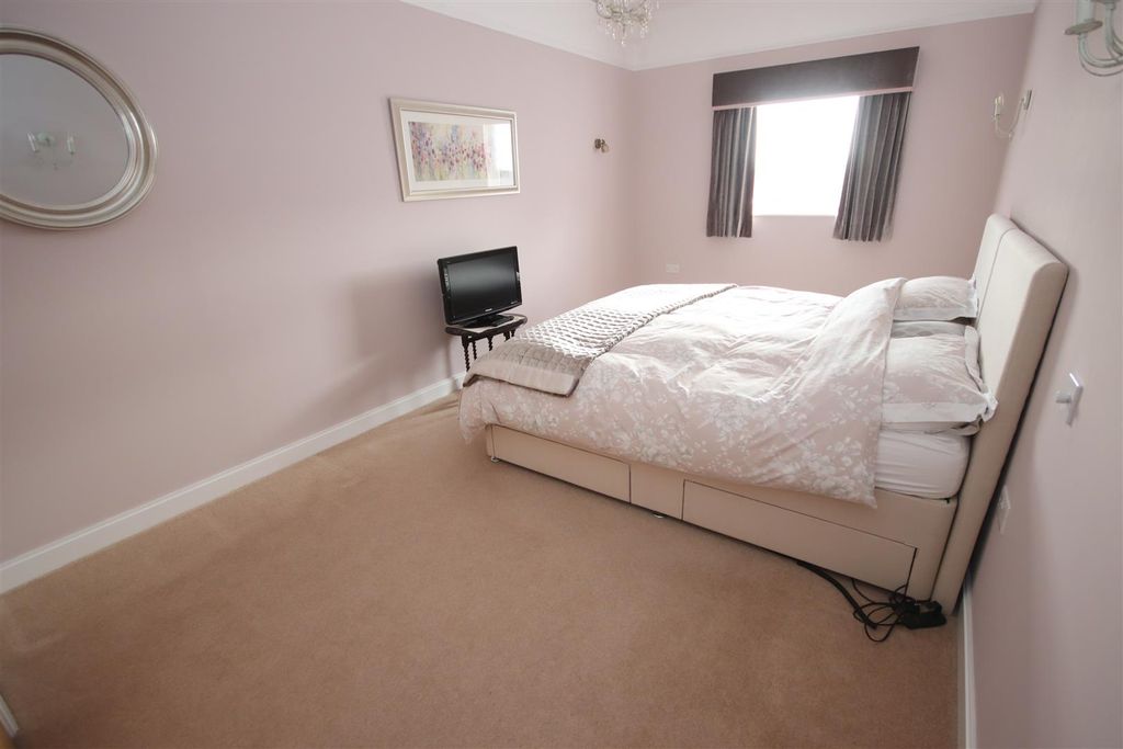 Additional image 7 of 2 bed flat for saleWestmead Lane, Chippenham SN15