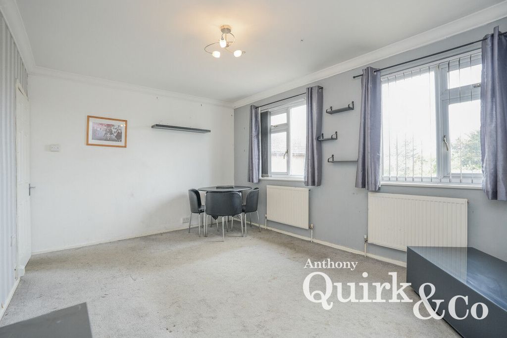 Additional image 4 of 2 bed flat for saleMornington Cresent, Canvey Island SS8