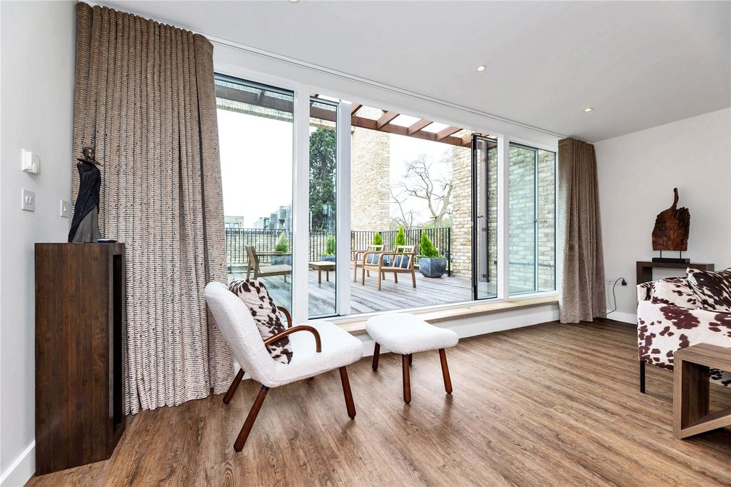 Additional image 6 of 5 bed town house for saleAberdeen Square, Cambridge, Cambridgeshire CB2