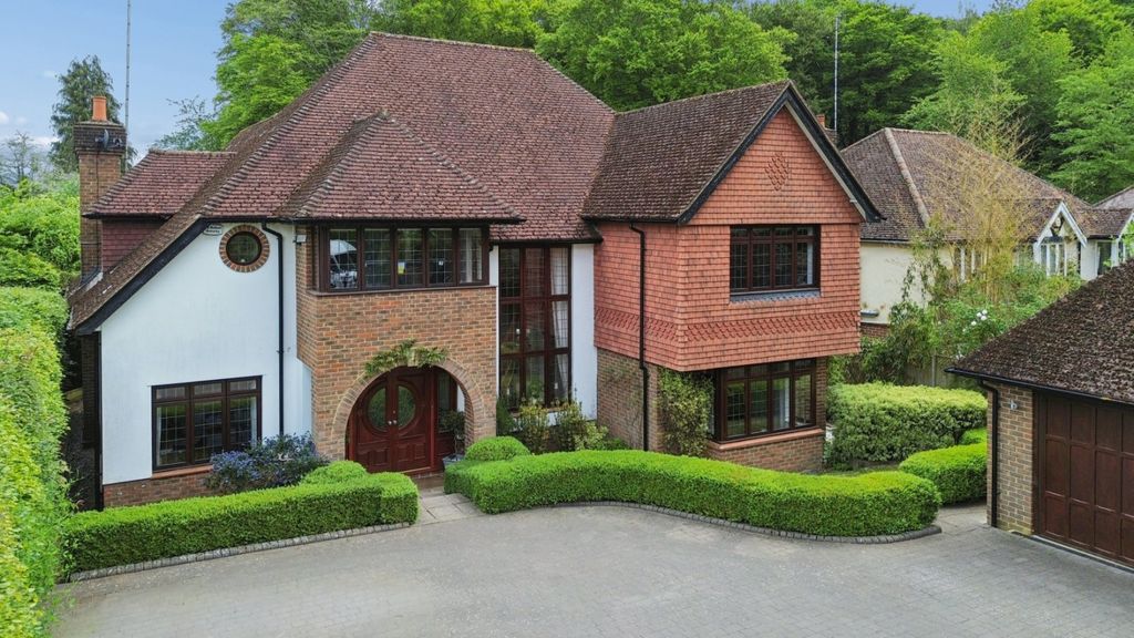 5 bed detached house for saleBurtons Lane, Chalfont St. Giles, Buckinghamshire HP8