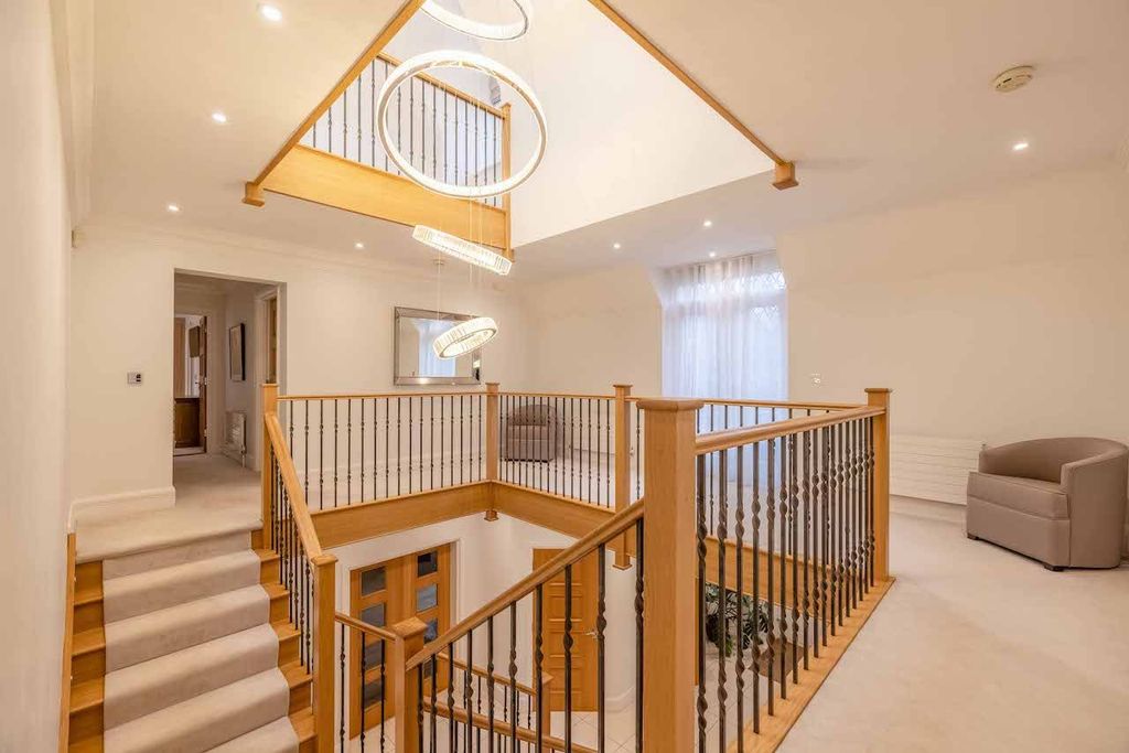 Additional image 22 of 6 bed detached house for saleBurtons Way, Chalfont St Giles HP8