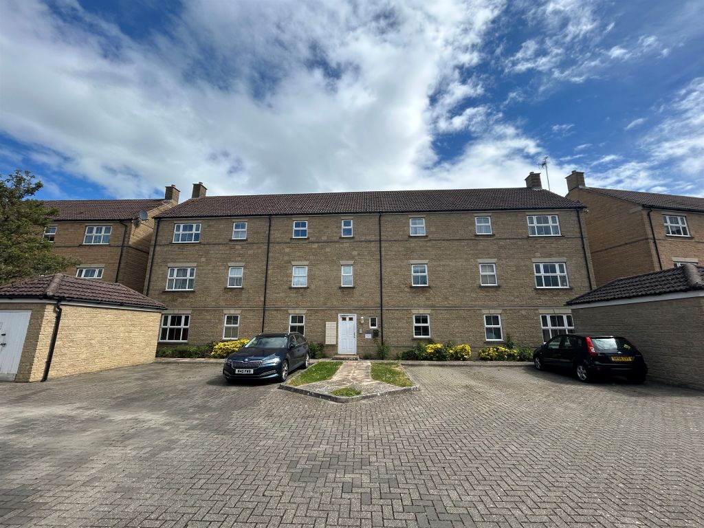 2 bed flat for saleGrouse Road, Calne SN11