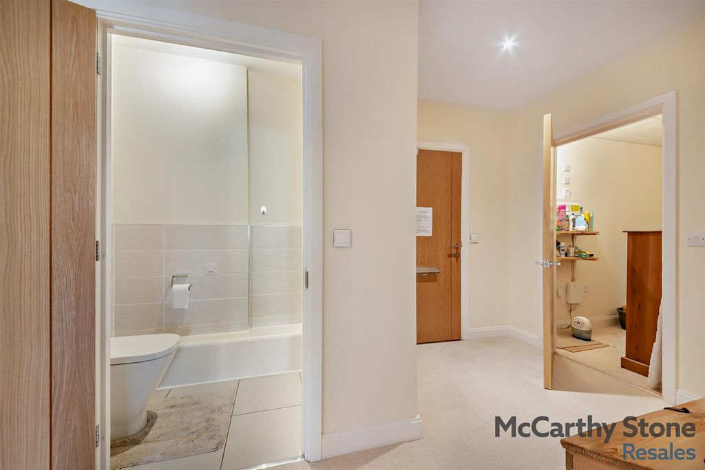 Additional image 11 of 2 bed flat for saleTrinity Road, Chipping Norton, Oxfordshire OX7