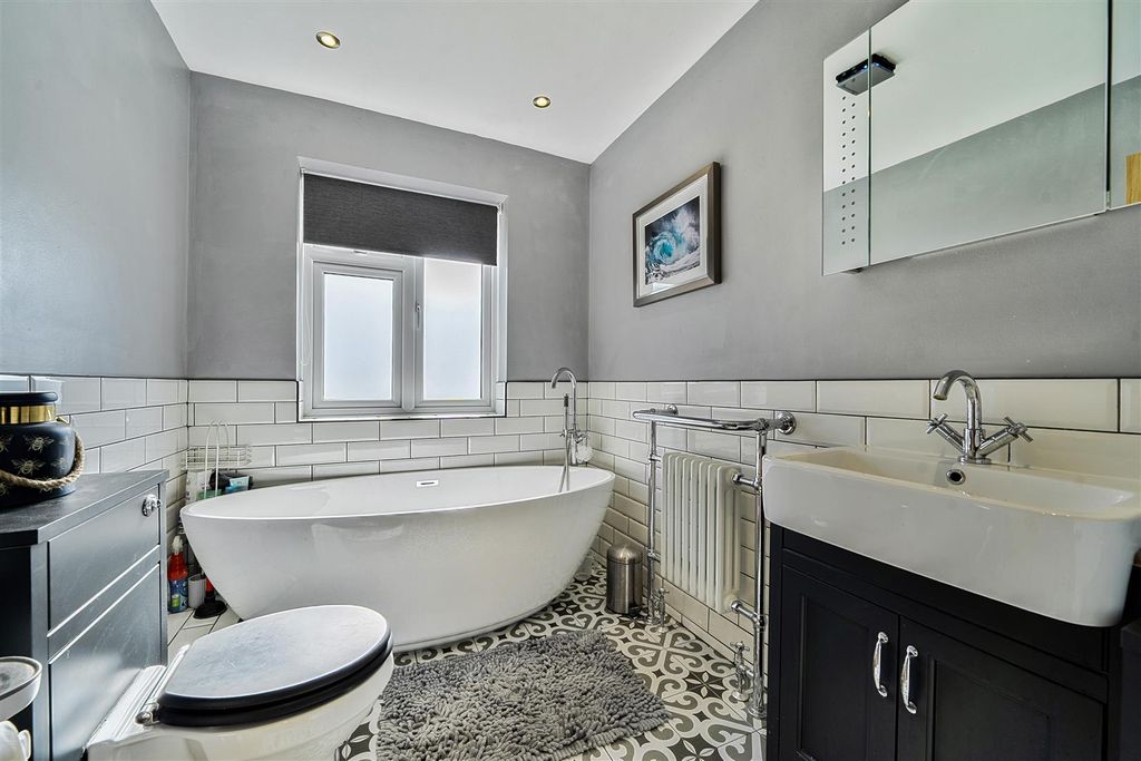 Additional image 12 of 5 bed detached house for saleClarewood Drive, Camberley, Surrey GU15