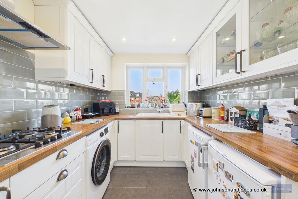 Additional image 4 of 2 bed maisonette for saleHorsell Court, Chertsey KT16